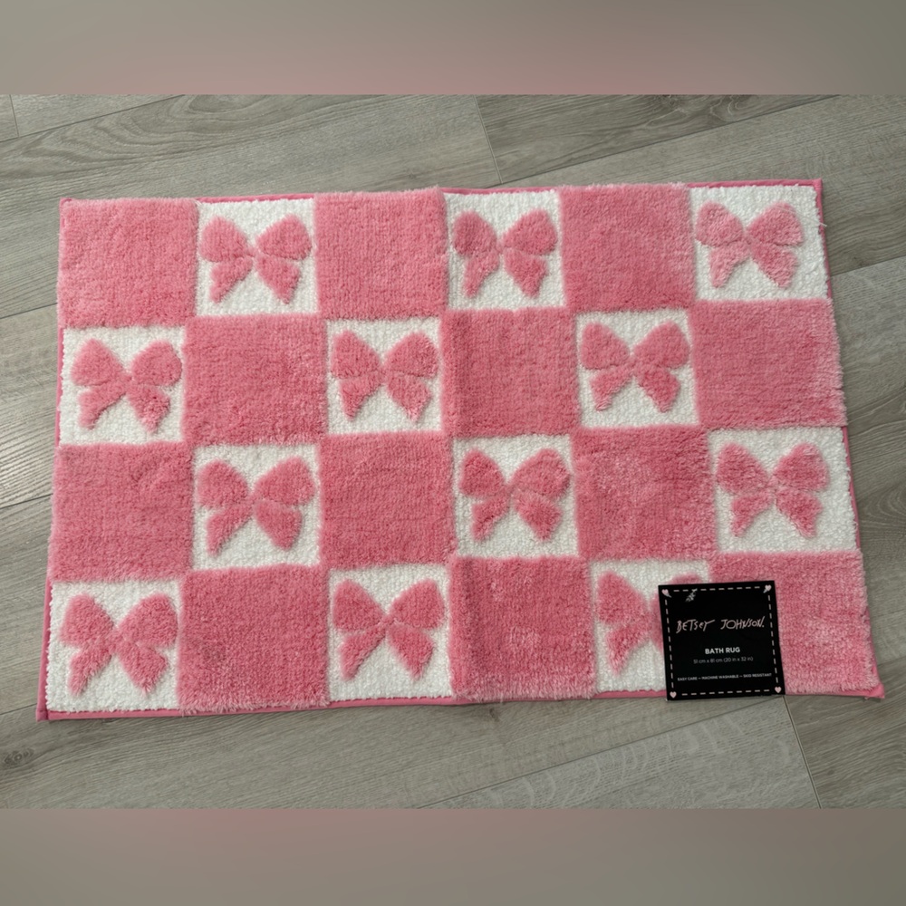 Betsey Johnson Pink and White Bow Bath Rug